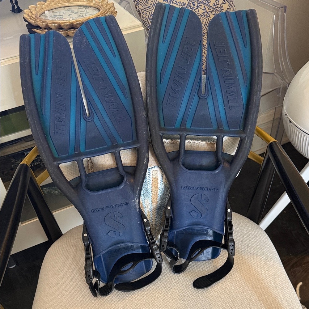 Scuba Pro Twin Jet Flippers Sz Medium